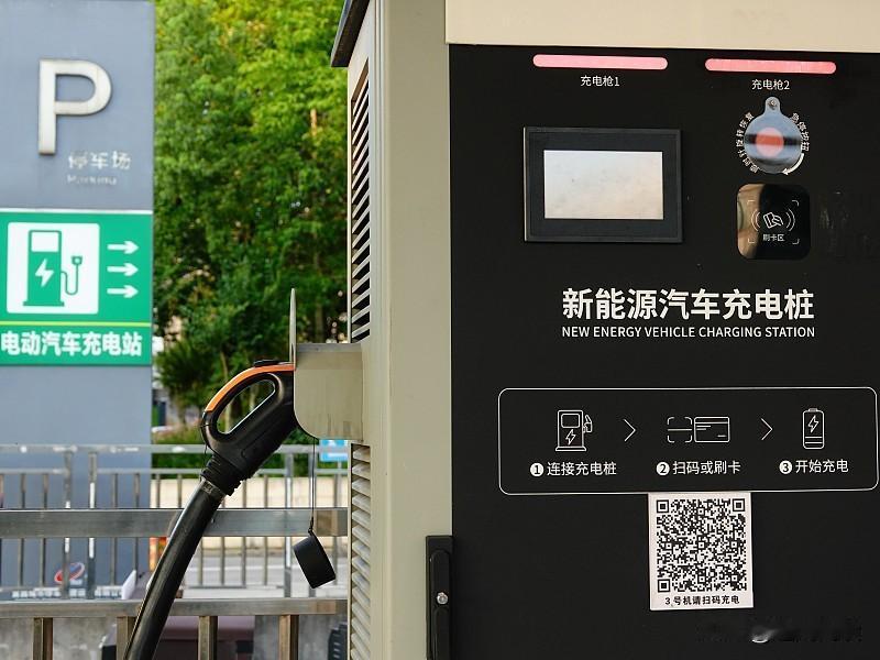 以前总说买新能源车省油费、省购置税，算下来比油车划算，现在这个账得重新算了！就在
