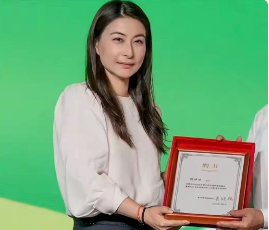 正式任命！郭晶晶上任新职务，岗位不一般，原来霍震霆当初没说谎
娱乐