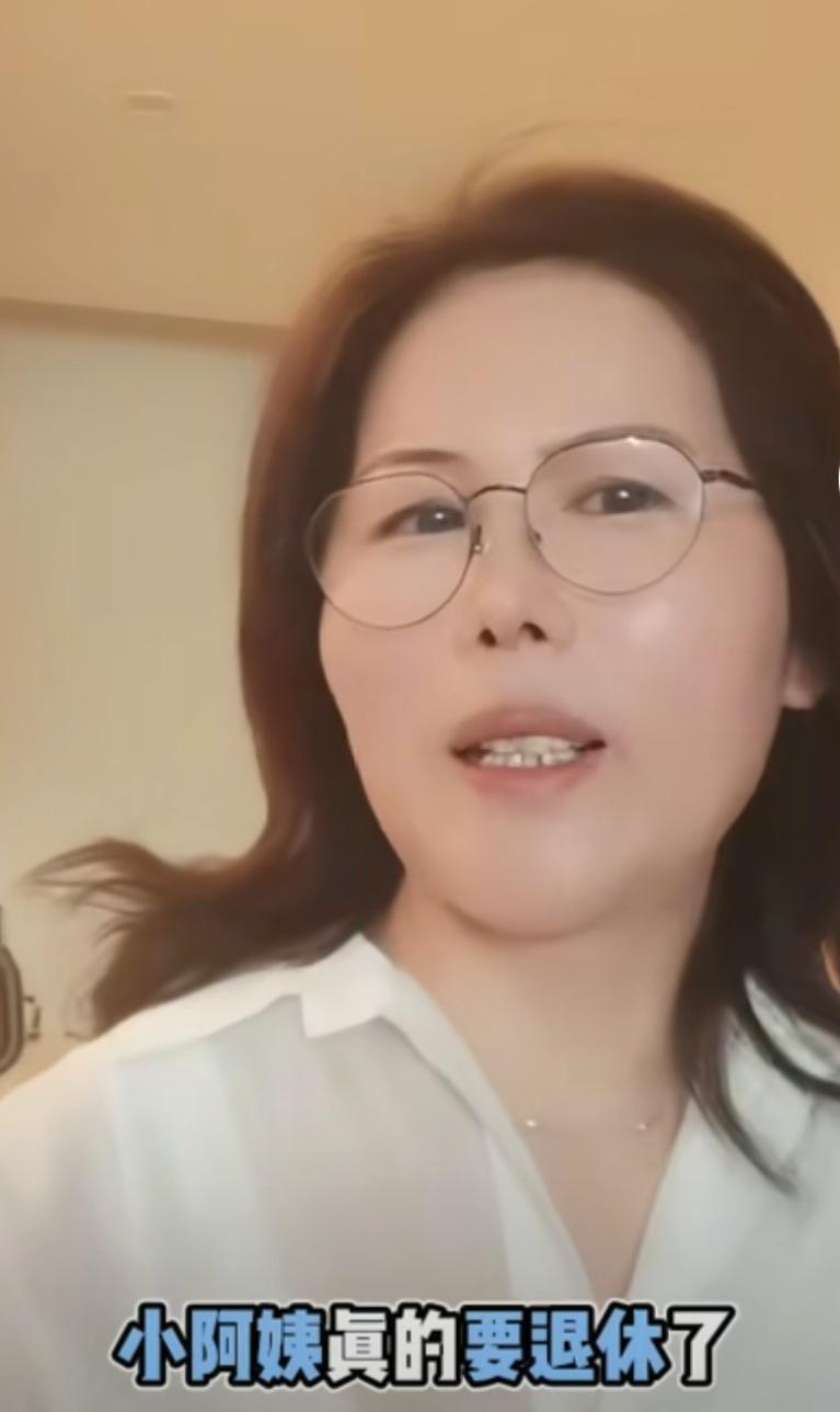 小杨阿姨直播时表示自己真的想要退休了，她说今年再跑一年然后就要退休回家，毕竟离家