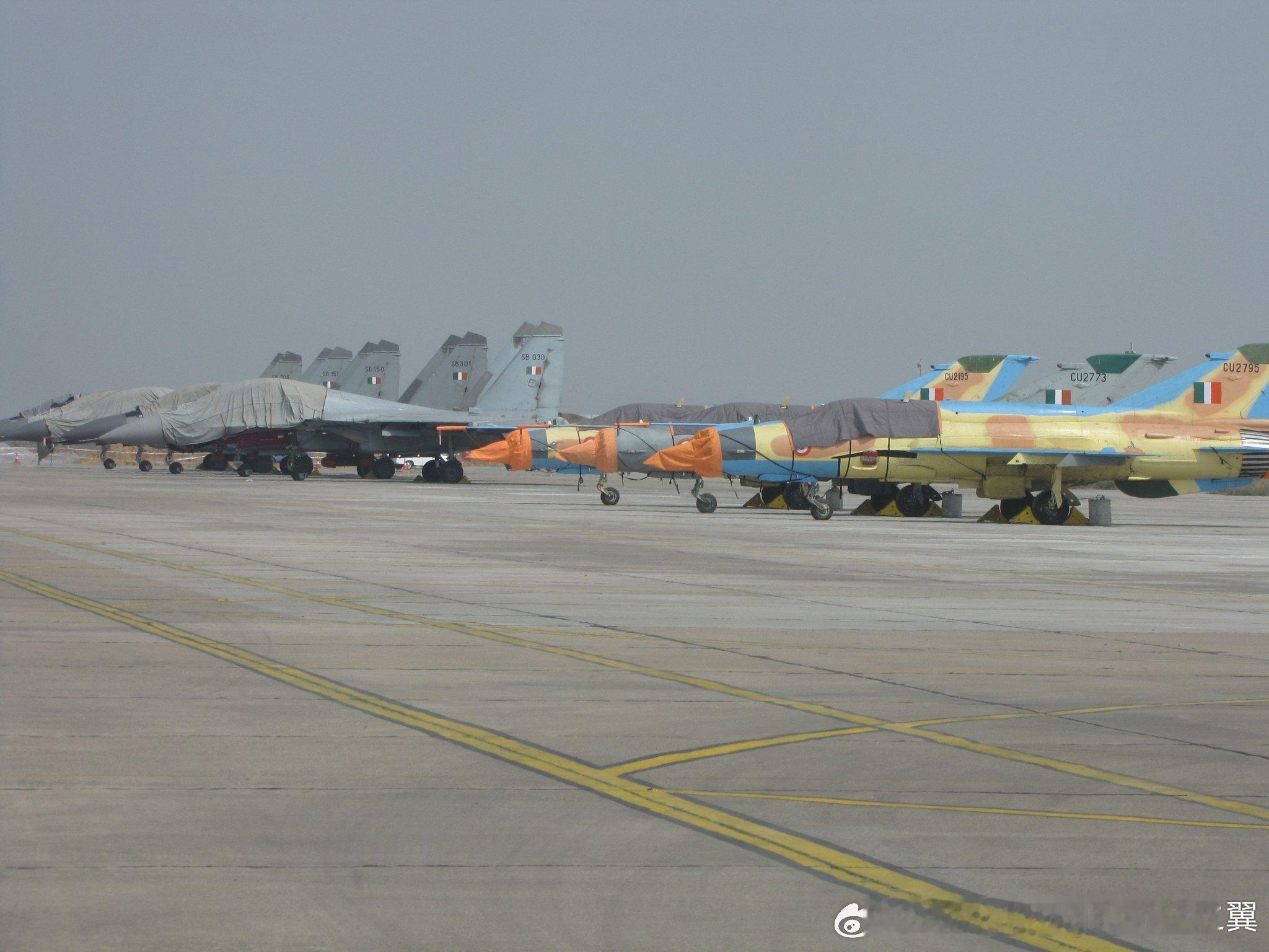 罕见的印度空军米格-21野牛假想敌涂装，似乎描绘的是F-16的轮廓 ​​​
