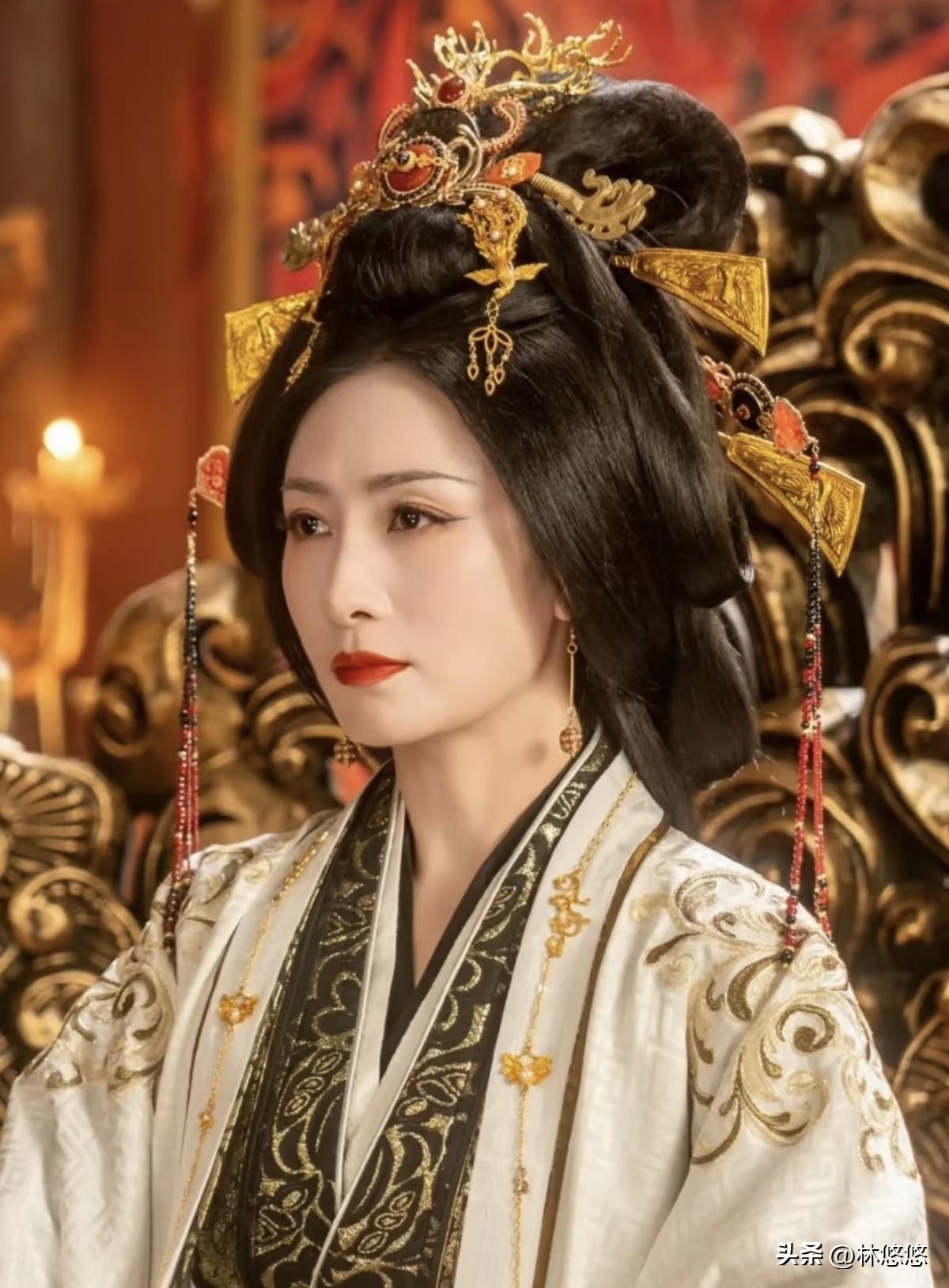 陶昕然那个新剧，我看下来的感受是人物形象的丰满全在设定里，观众都是在她或者别人嘴