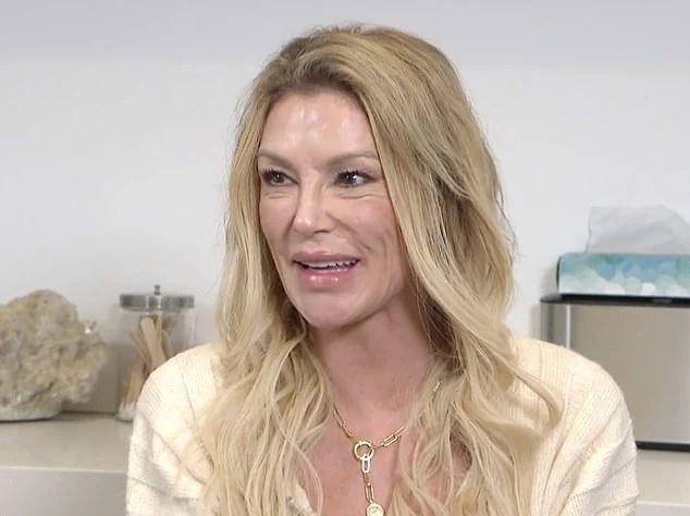 最近，今年52岁的美国女星 Brandi Glanville 接受采访直面镜头讲