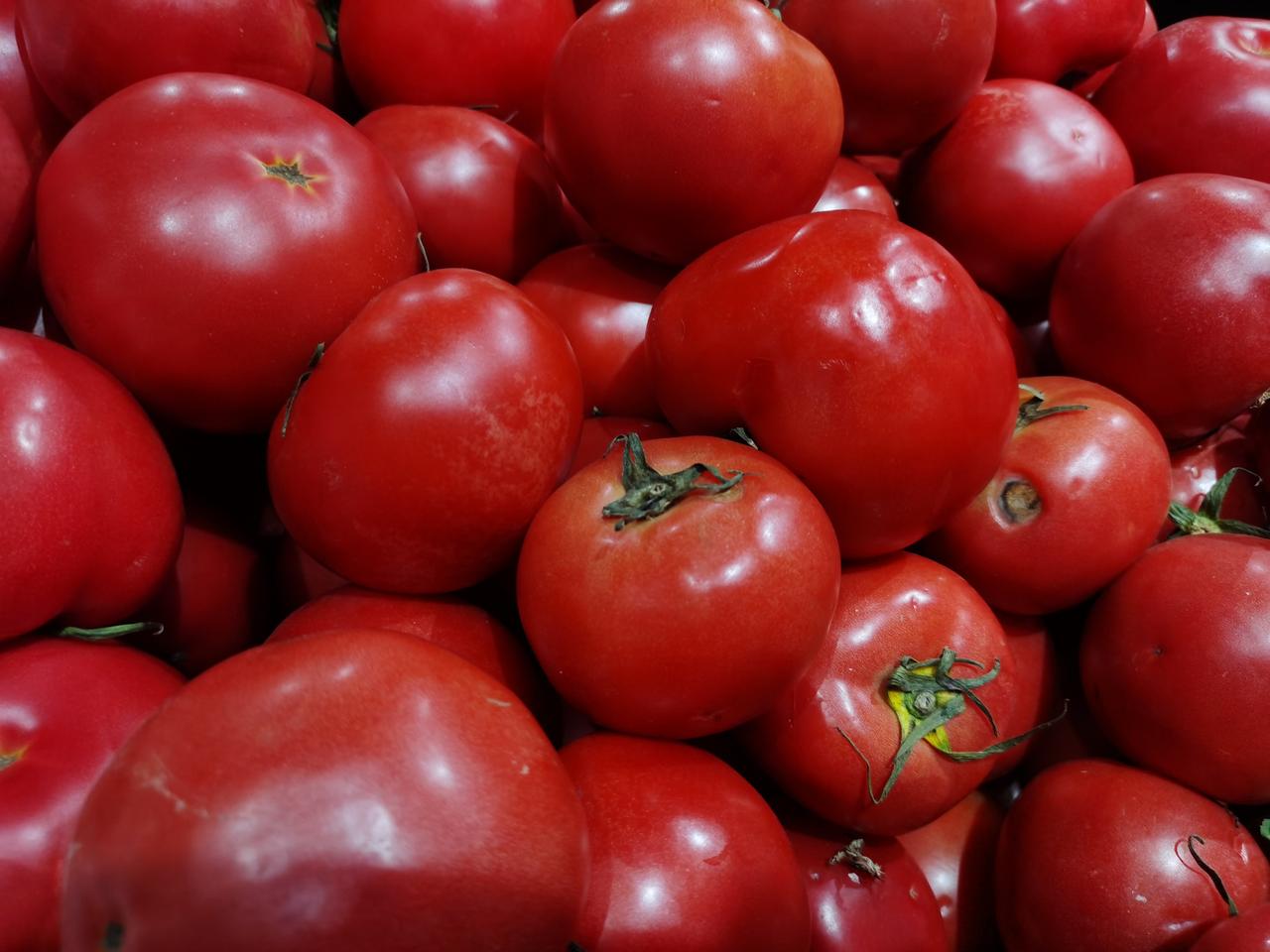看看郑州今天的菜价猛涨
早上去超市里买菜，除了小冬瓜便宜3毛8一斤，其它的菜都涨