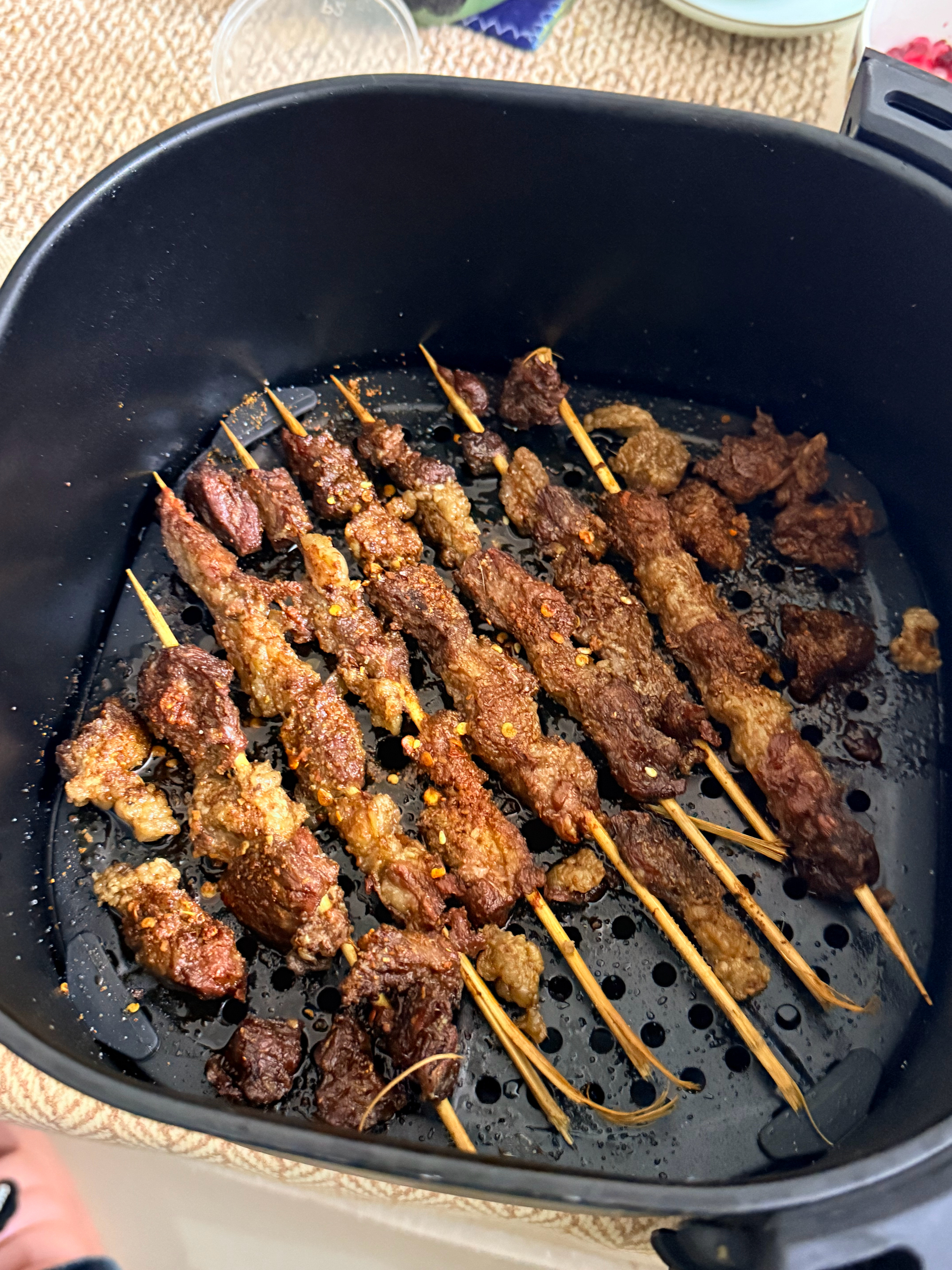 盒马六折购入的牛肉串，烤完非常适合打牙祭！（而且诡异地便宜！这就是平实的幸福（何