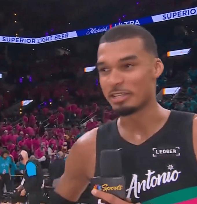 今天NBA季后赛马刺主场对阵开拓者的比赛已经结束。全场战罢，马刺以（1）111-