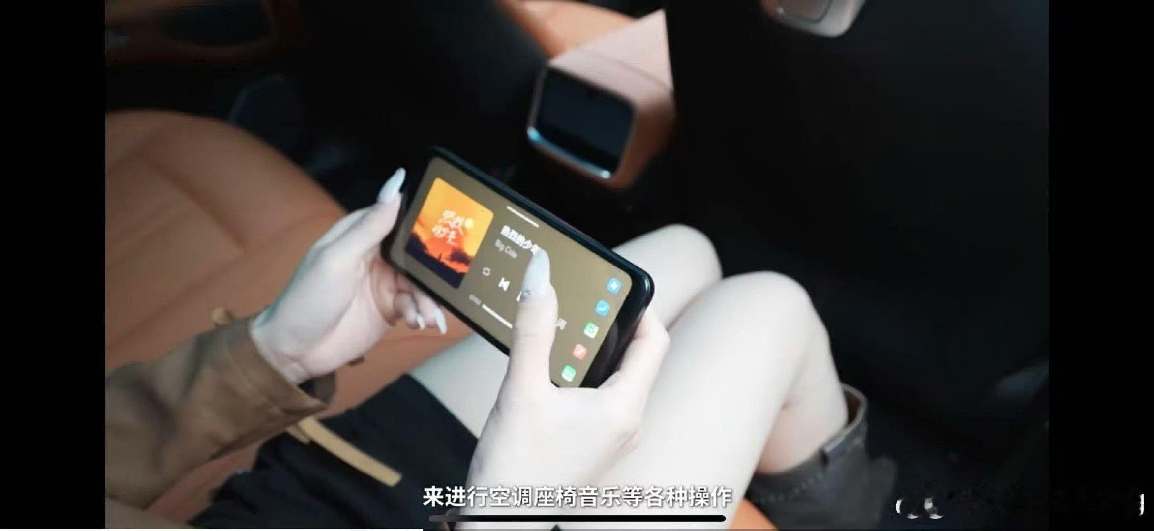 小米YU7内饰后排这个智慧屏属实是没想到，可玩性上又要领先同行了[doge]小米