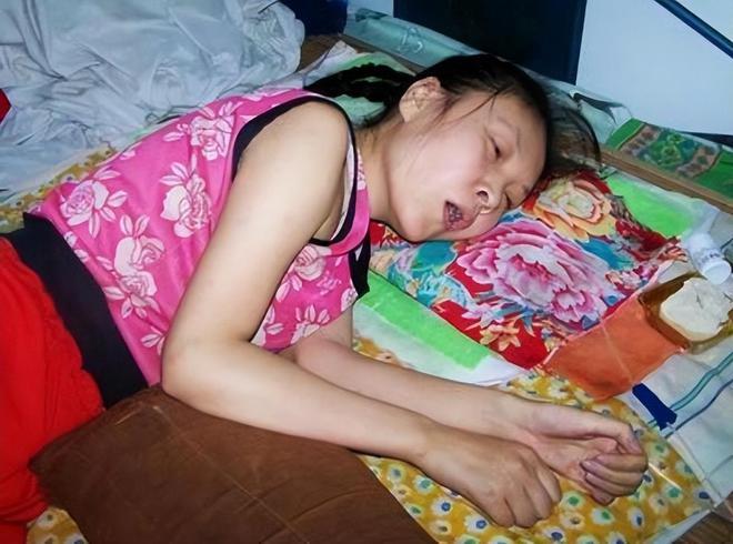 “真有毅力！”河北一女子二十多年前被亲哥打了两巴掌，此后一直卧病在床，家人们愧疚