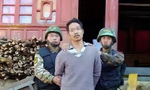 "睡我老婆？一个都别想活！"2014年除夕夜，云南一个农民手持AK47，在爆竹声
