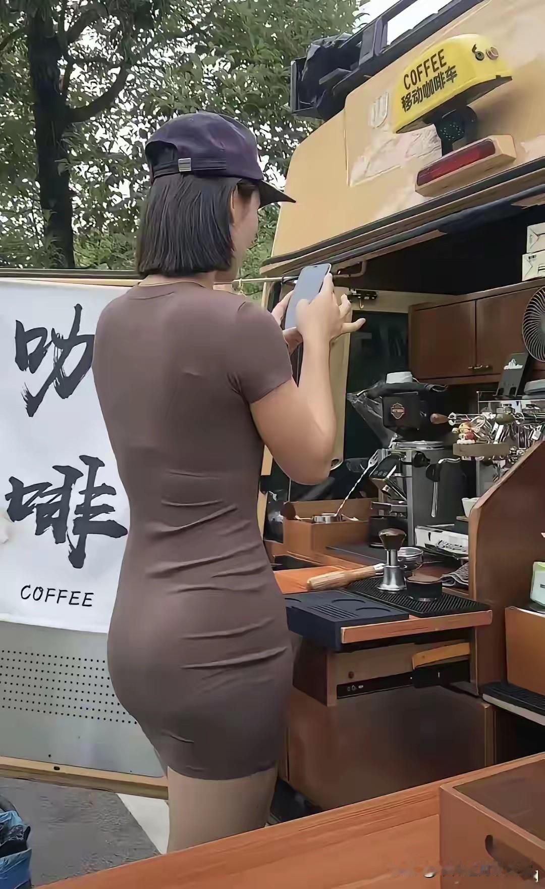 路边咖啡☕️越来越方便了
城市，让生活更美好[比心][比心]