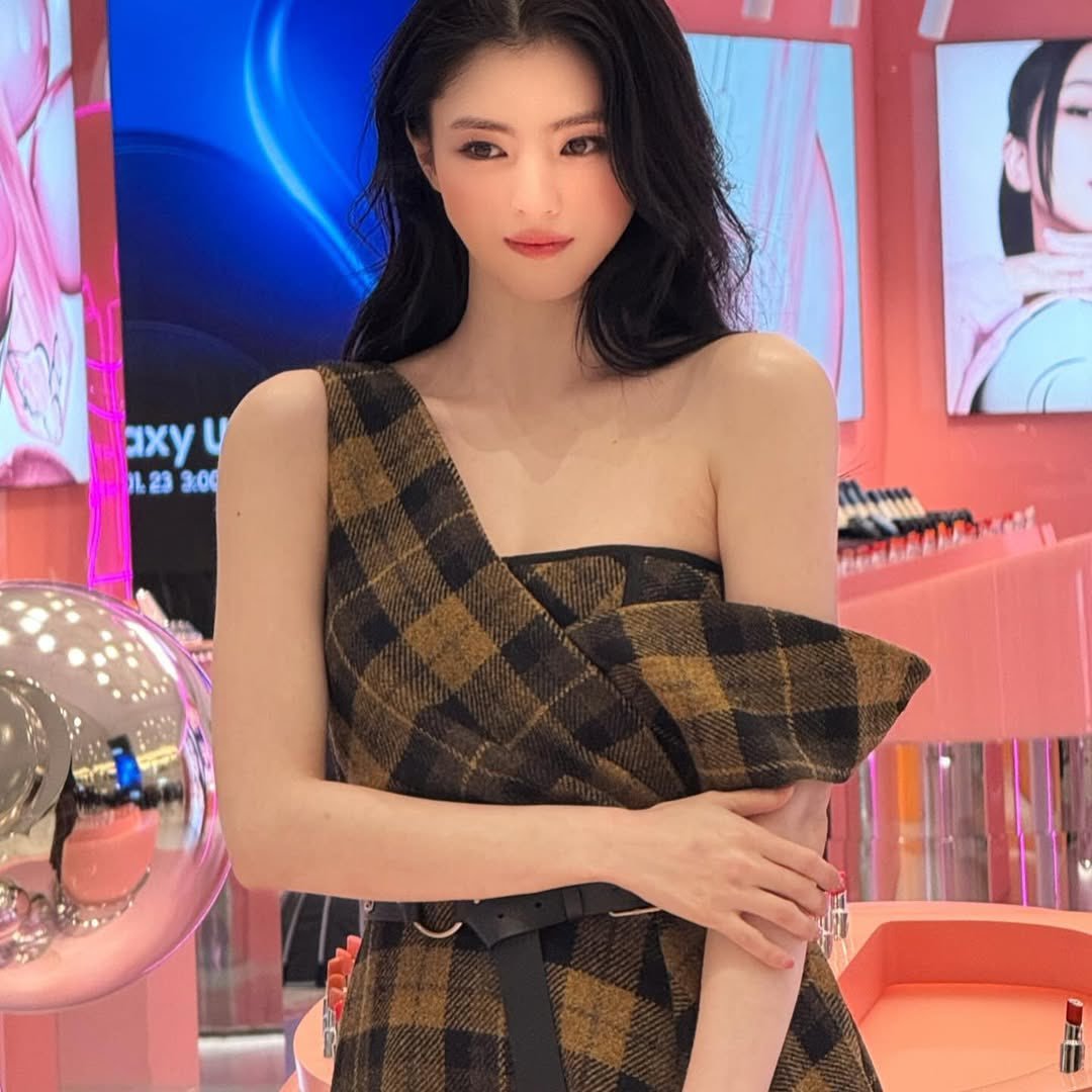 韩素希今日份美颜大放送，出席Dior Beauty 快闪店活动 & 金发为Gen