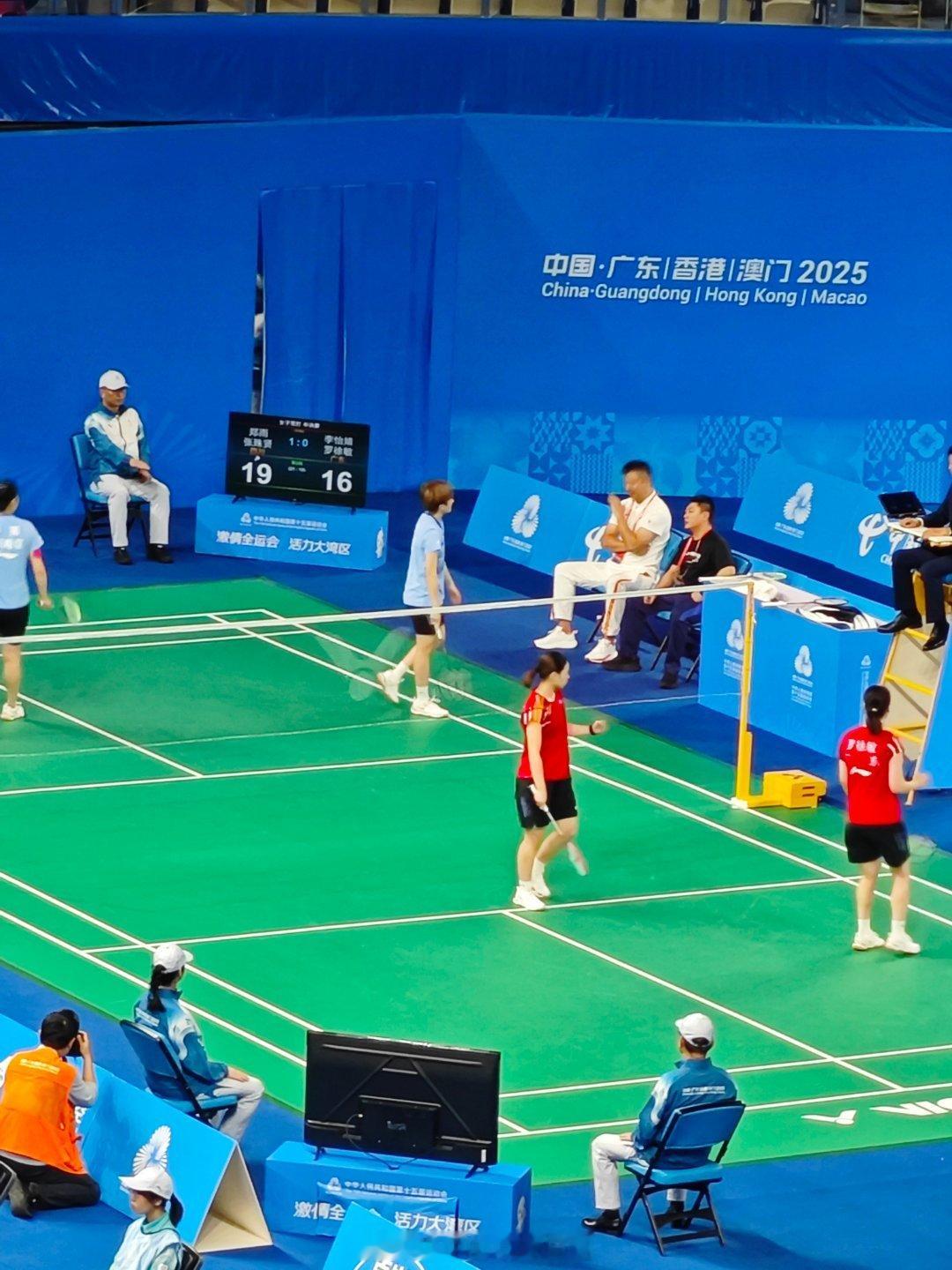 女双 半决赛李怡婧/罗徐敏(广东) 13-21 19-21 郑雨/张殊贤(四川)