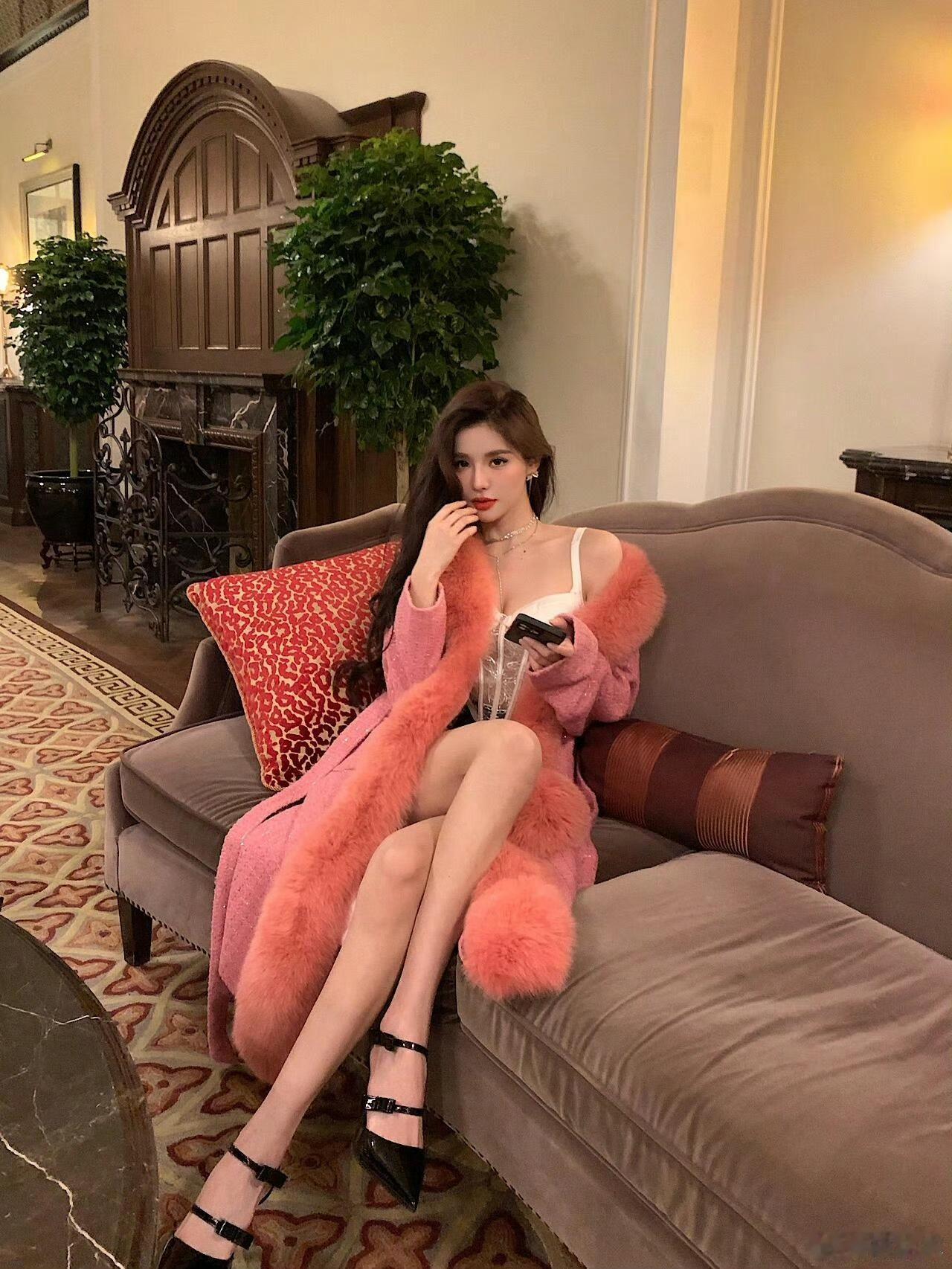 粉色大衣实在太美了 ​​​