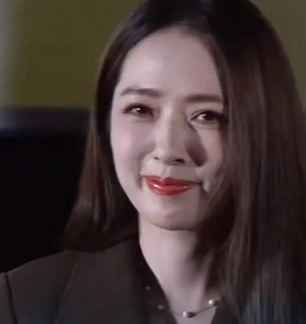 向佐和郭碧婷这对夫妻真是娱乐圈的“奇葩”组合！向佐在电影《门前宝地》里的表现让人
