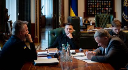 “家人们，我又要到钱了！”泽连斯基真的是太高兴了，自己又修友谊管道又跑去欧洲好话