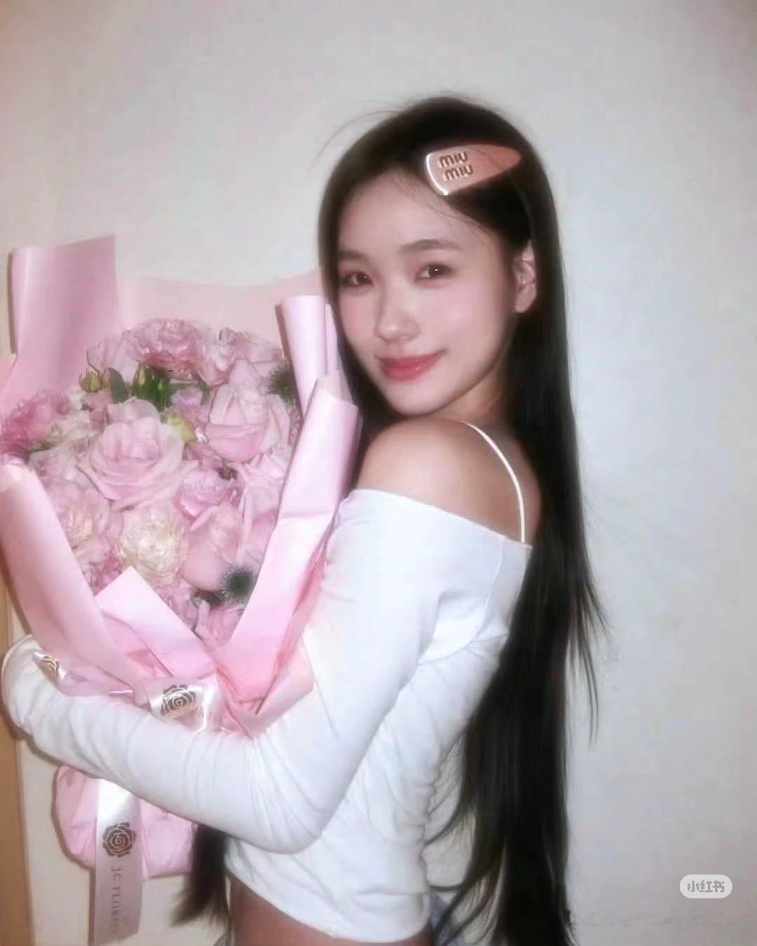 小S二女儿回应恶评现在的人到底怎么想的，攻击家属想干啥，不过看得出来基因特别好了