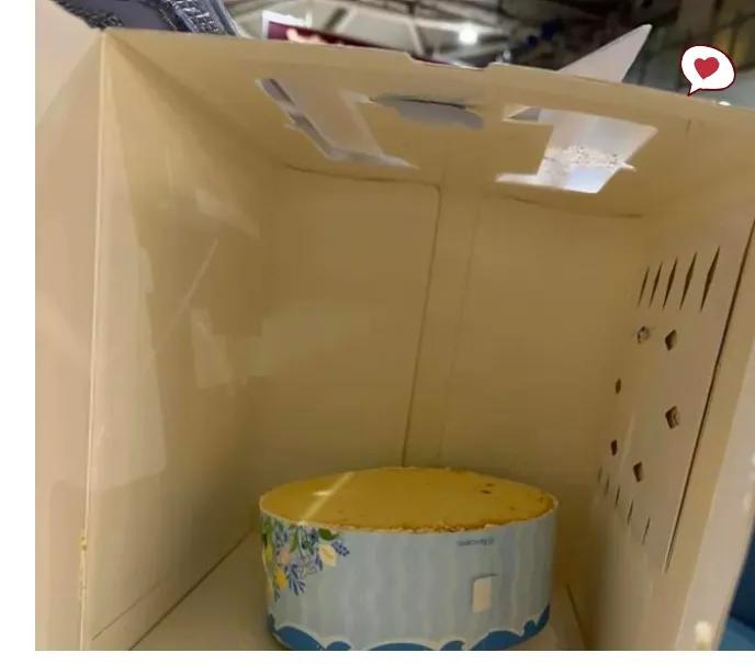 长沙机场这一幕太心疼！带的蛋糕过安检，直接整篮侧翻全毁了
 
谁懂啊！在长沙机场