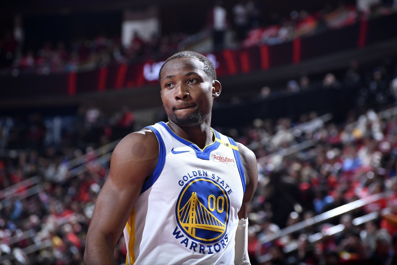 Evan Sidery表示，勇士可以考虑与国王谈判一笔大交易。勇士以库明加、穆迪