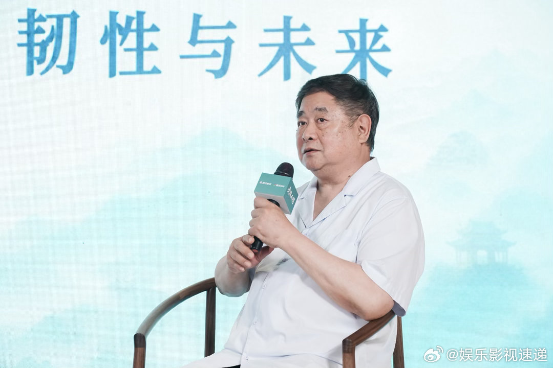 这位看门大爷曾管186万件国宝常年守护186万件珍贵国宝，单霁翔七年来深耕故宫大