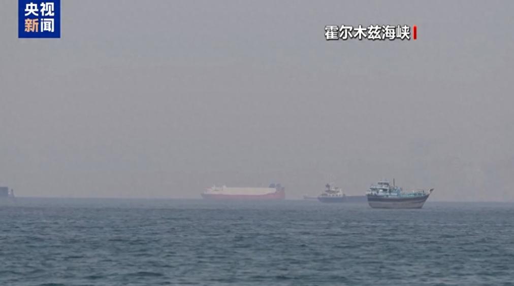 4月25号这一天，伊朗两根大棒一起砸下来，把美国人之前苦心营造的那套“伊朗已经快