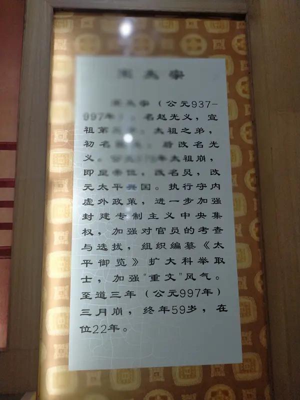 元杂剧的祖安现场：傻D放手！
《荐福碑》书生被泼皮纠缠，怒喝：“傻D放手，我赶相