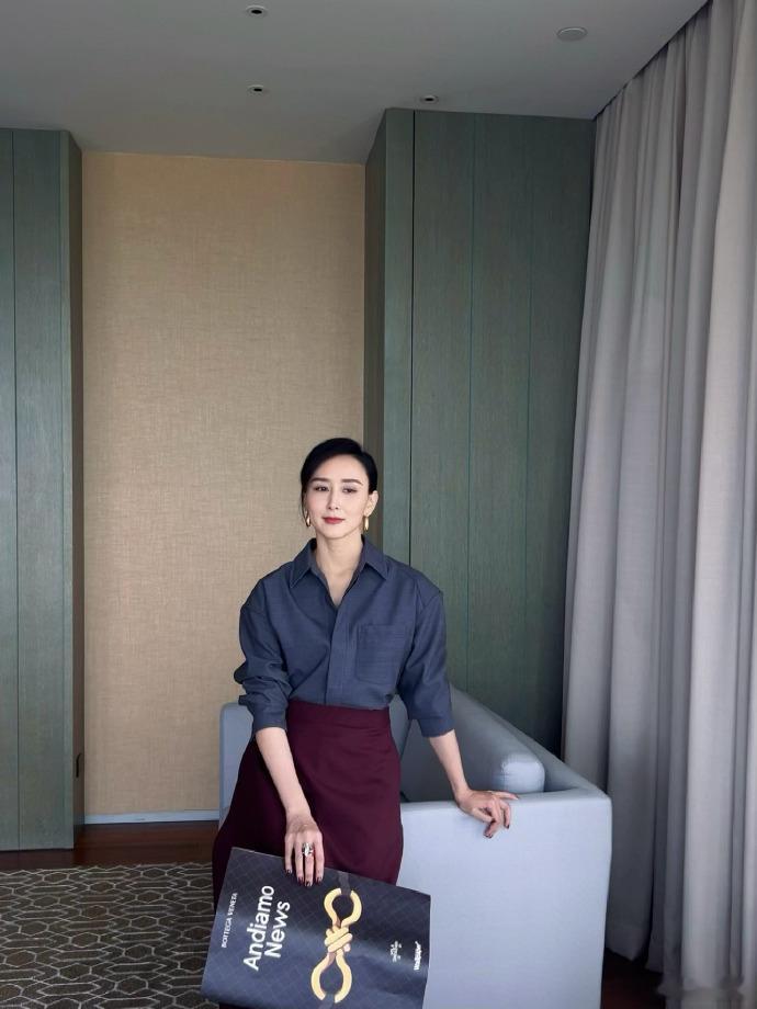 胡静诠释了什么叫端庄大方妻子的浪漫旅行胡静的live图真的是让人眼前一亮，状态保