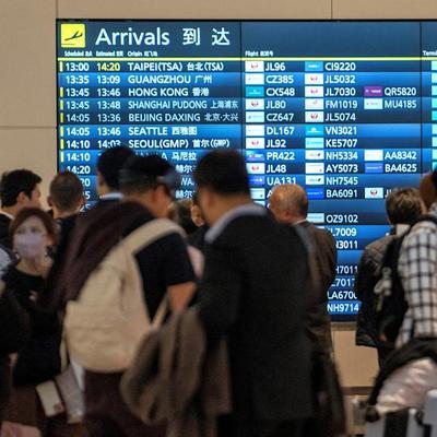31条中日航线集体断航，1592个航班取消，取消率冲到37.6%。曾经樱花季挤破
