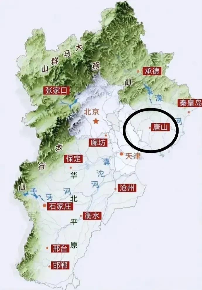 唐山的本地特色
唐山宴，鸿宴饭庄，饹馇宴，市区的蜂蜜麻糖，常各庄月饼，夏庄羊汤，