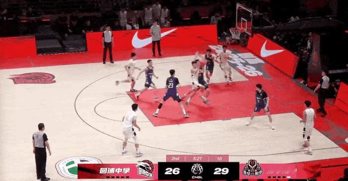 石洺豪也不错，一个掩护就能强投，也能送出妙传。一生只有一次耐高耐高