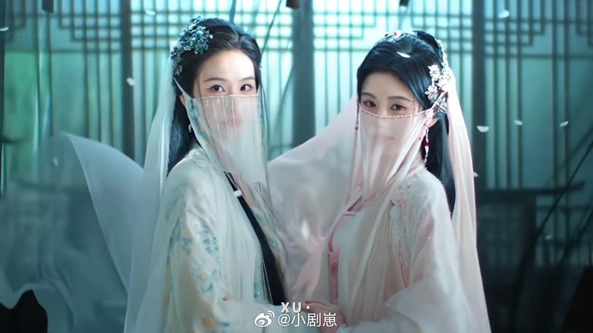 月鳞绮纪有自己的青蛇白蛇 鞠婧祎陈都灵演的狐妖姐妹绝了，一个美一个灵，山野精怪既