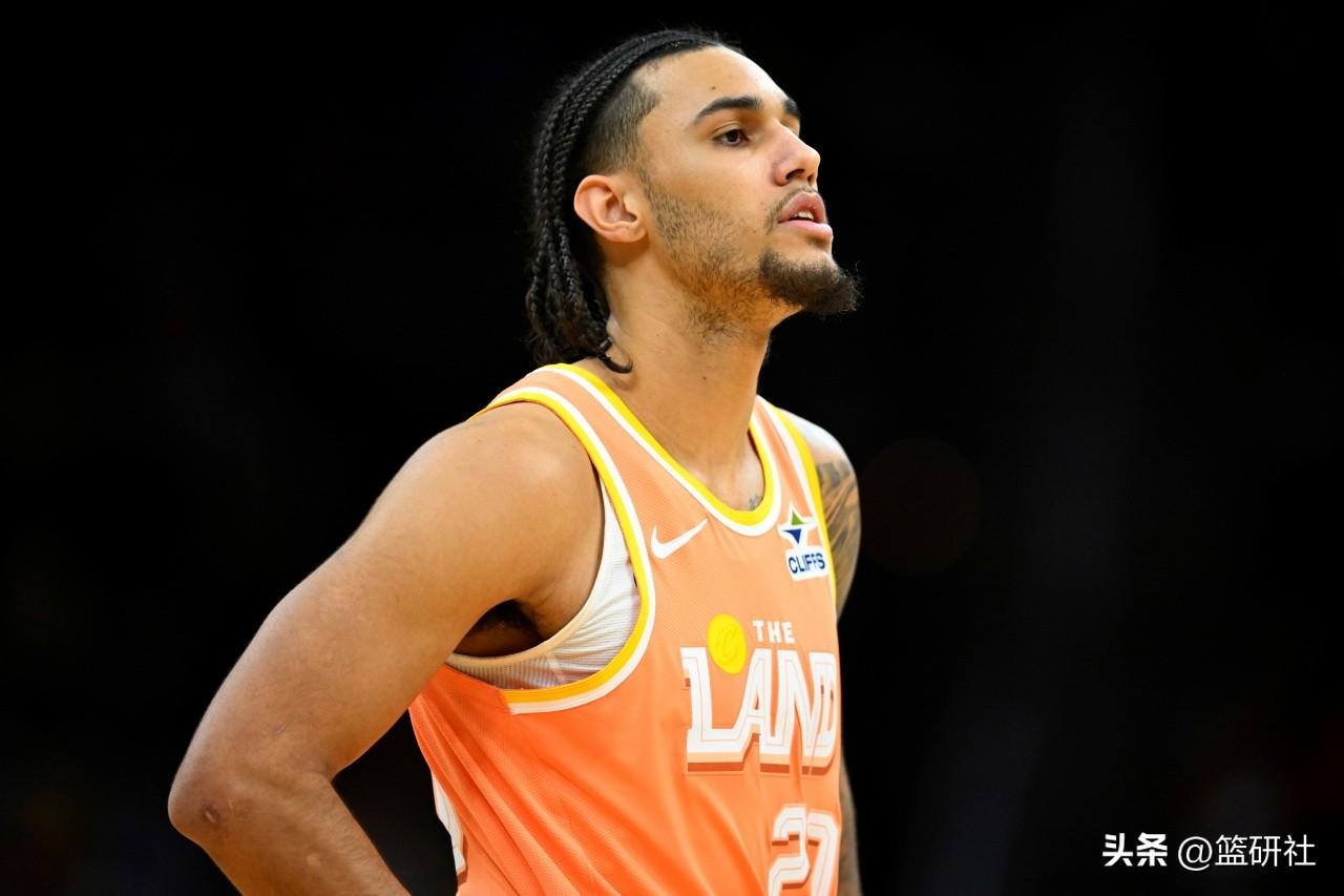 哈登的骑士队友泰森有成为攻防一体的潜质

本赛季场均13.6分5.3板2.2助，