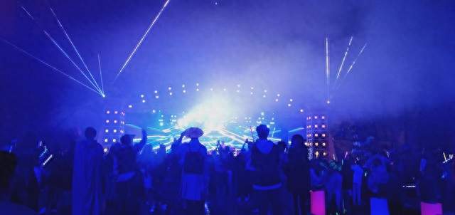 一场婚礼、一份招股书，许嵩与太合音乐的双面账