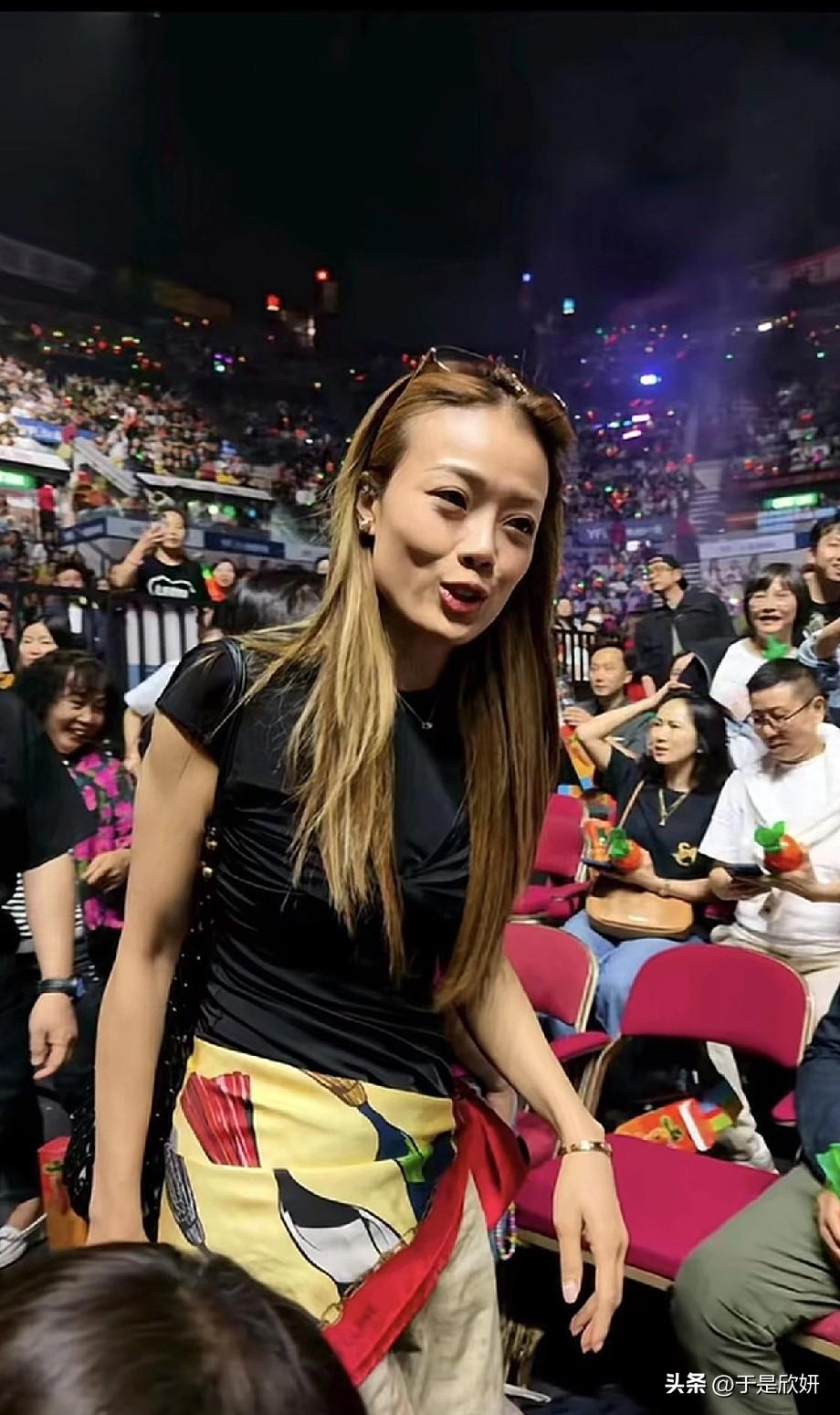 容祖儿现身黎明演唱会！网友炸了：港乐黄金时代的神仙同框太好哭了
 
谁的港乐DN