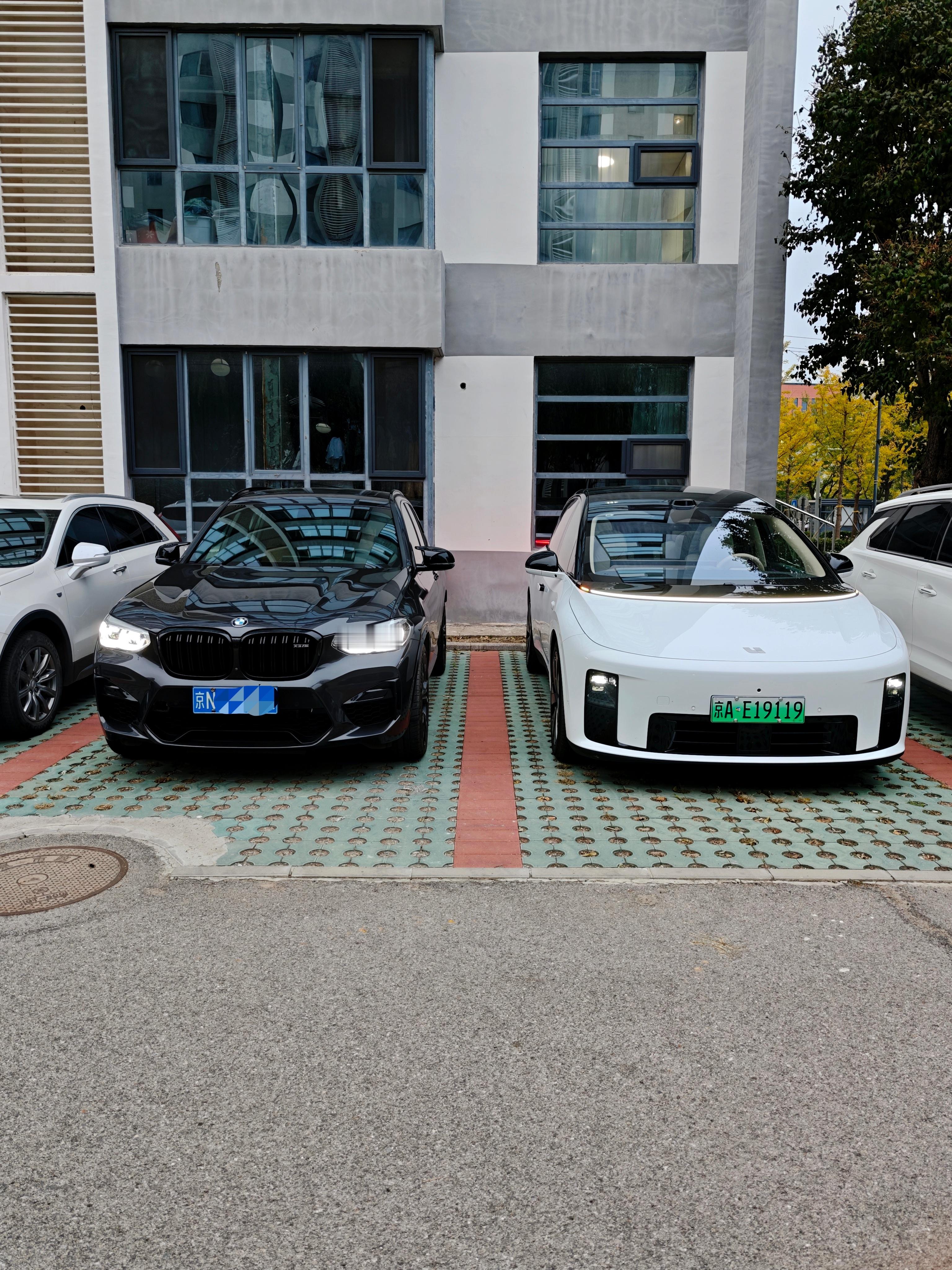 这个组合不错~一个追求自我一个享受生活 ​​​