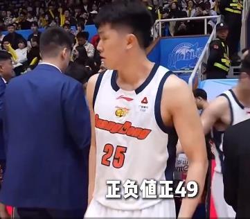 谁再说张皓嘉不行，今晚广东队客场打四川队，张皓嘉出场38分钟，投篮5中1，三分球