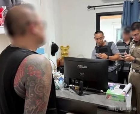 🇹🇭🇸🇬【泰国警方捣破跨国卖淫集团】新加坡主脑藏身泰国多年，其泰国妻子也