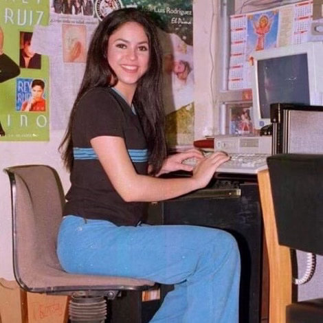 Shakira复刻1997年的经典memeShakirashakira夏奇拉