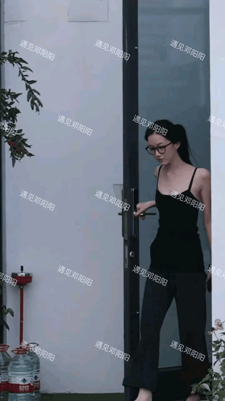 李嫣，王菲和李亚鹏的女儿，先天性唇腭裂，但她生在这样富裕有钱的家庭里，这点小毛病