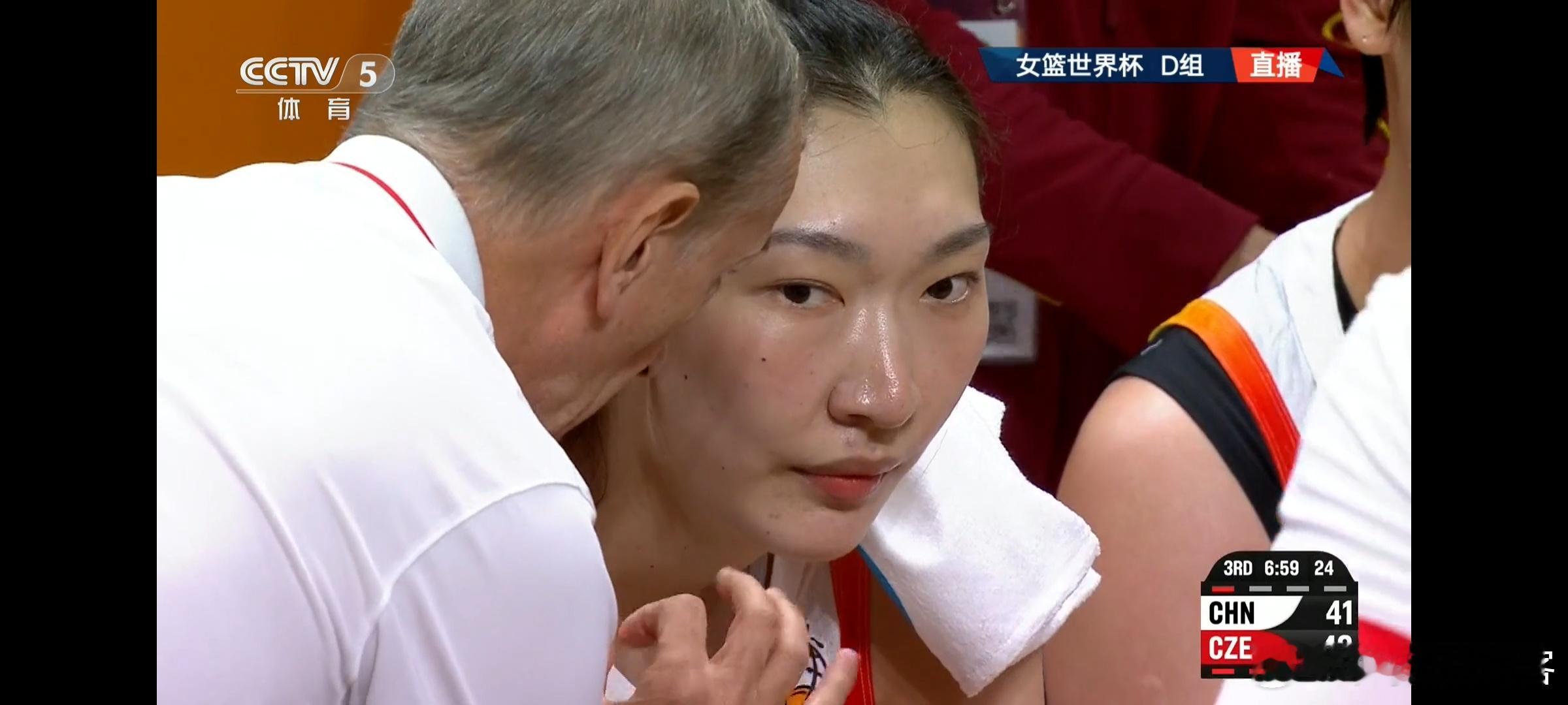 中国女篮vs捷克女篮韩旭又是内线，又是外线，太累了！ ​​​