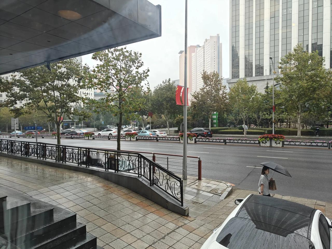 这些日子心情非常糟糕，喝了好几次酒，也都喝多了，喝断片过，都是跟鲅鱼圈小区的好邻