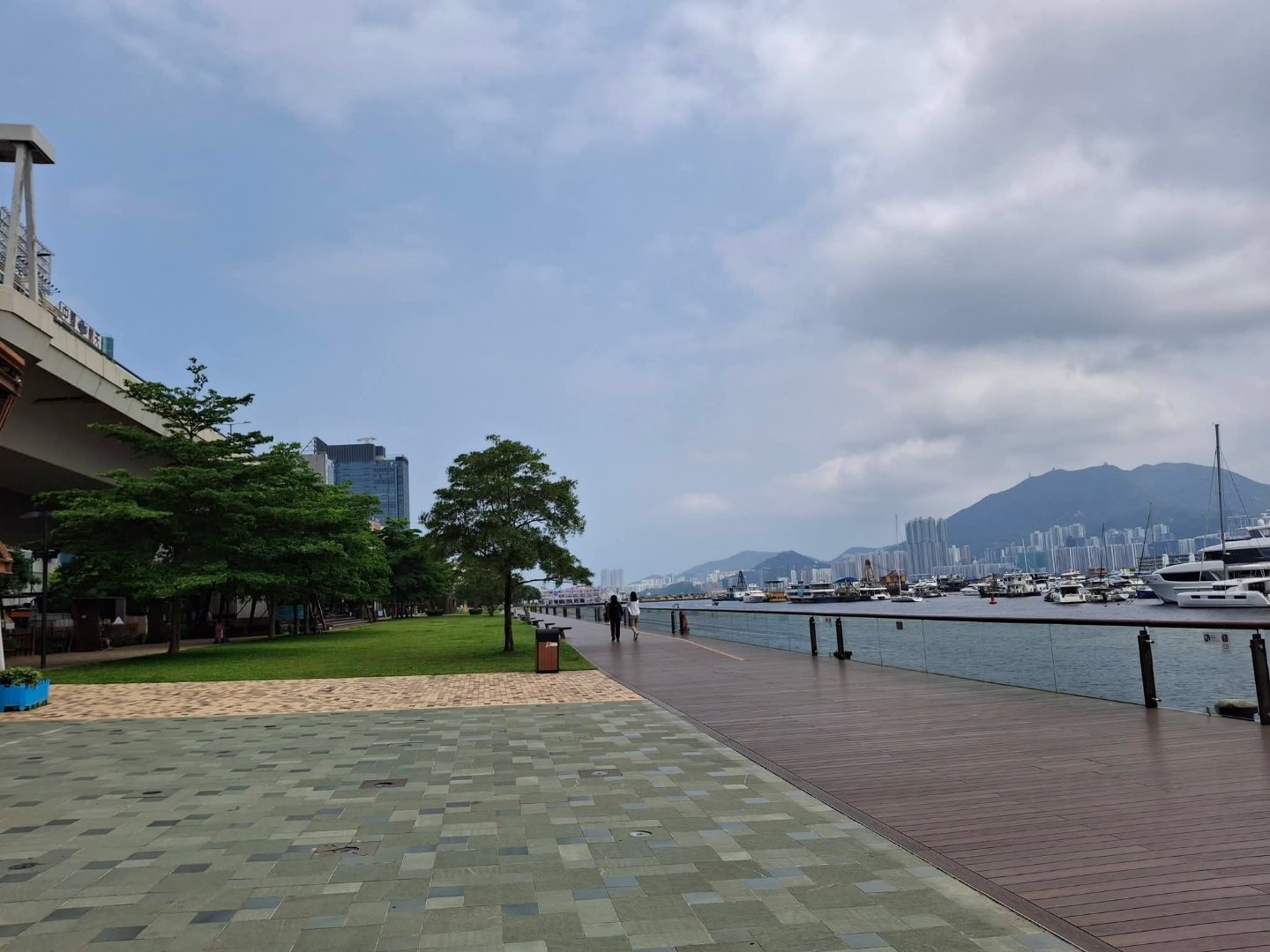 早安人生恰似旅途，不必奔赴终点，沿途风物皆是惊喜。看淡琐事少争执，守住内心清净，