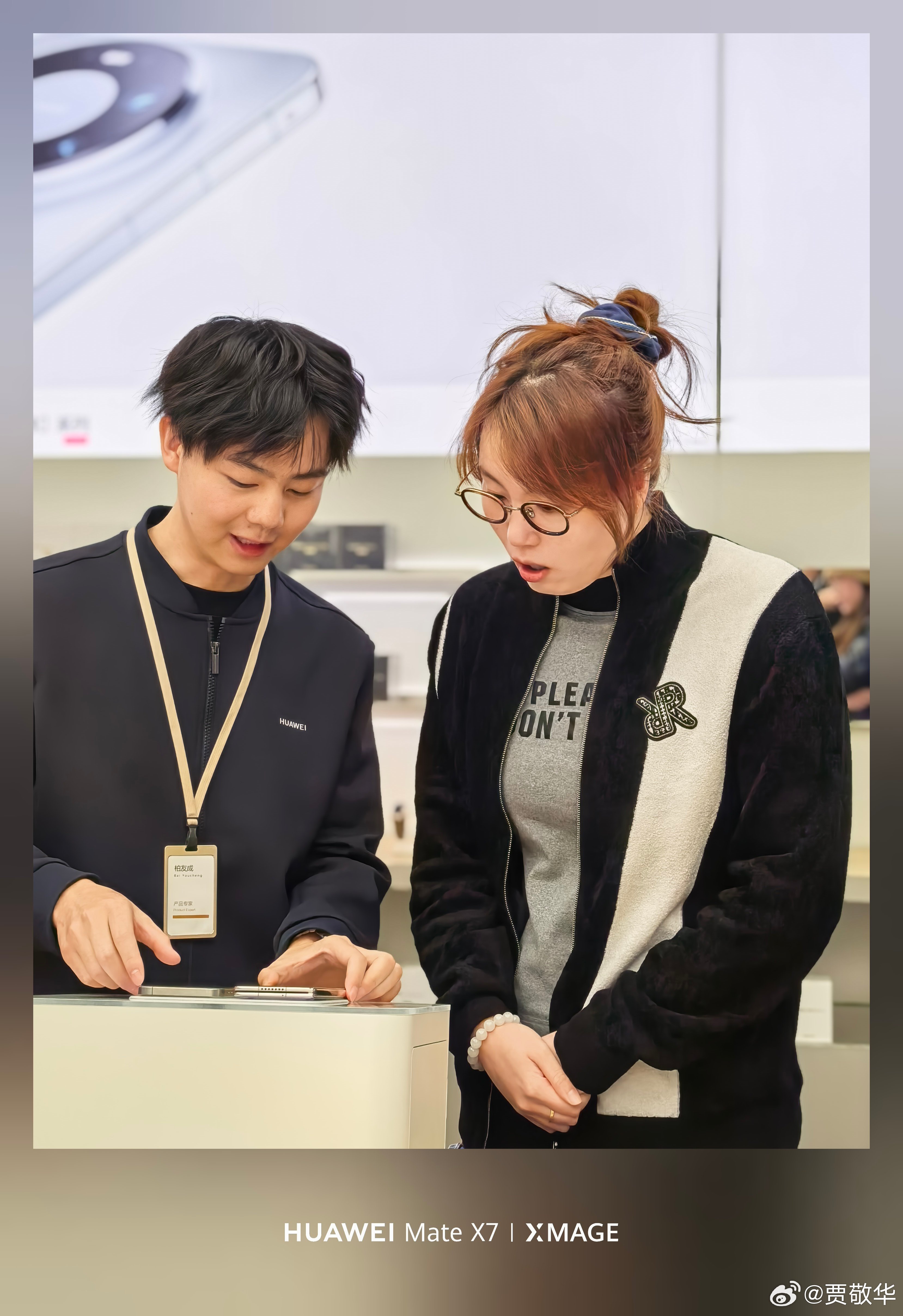 #MateX7开售多地名人现身华为门店# 在折叠屏手机市场，华为市场份额最大，影