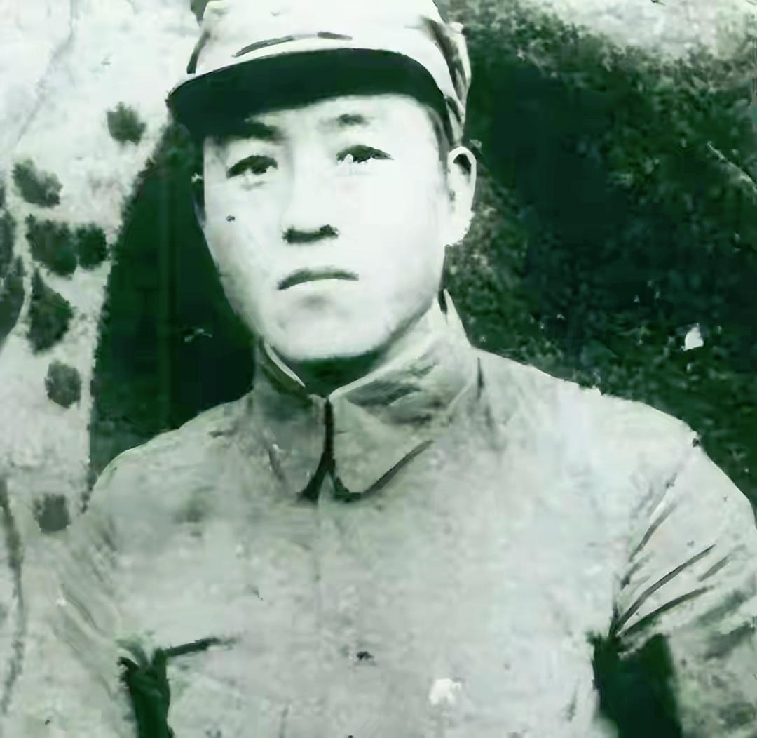 他给延安送13万两黄金，手握几十万大军，建国后却成了劳资处处长！


1952年