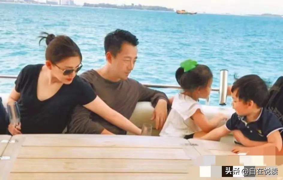 全网都在猜
S妈突然想见俩孩子
到底意欲何为

毕竟大S走后
俩孩子她一句没提过