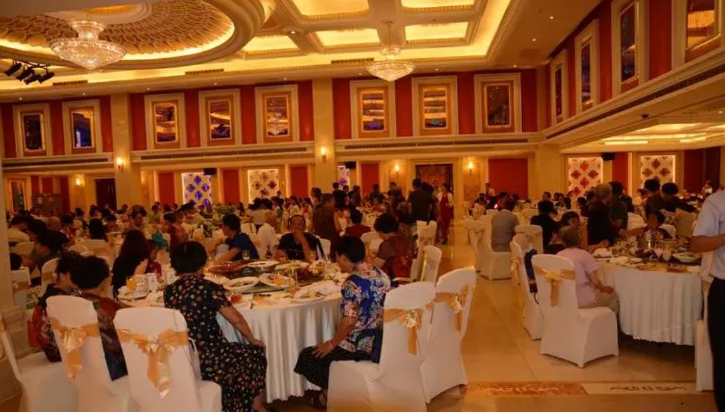毫无下限！我孙子结婚花了10万元酒店全包，30桌宴席，每桌2000元标准，18道