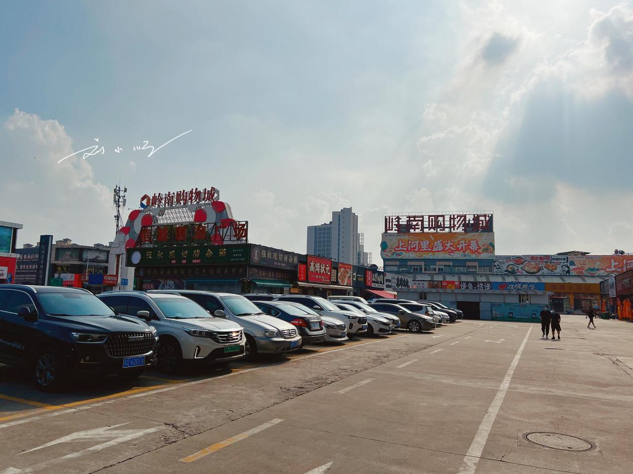 广州番禺有一条“网红街”，以前据说是批发市场，现在变得很洋气？

最近，朋友说要