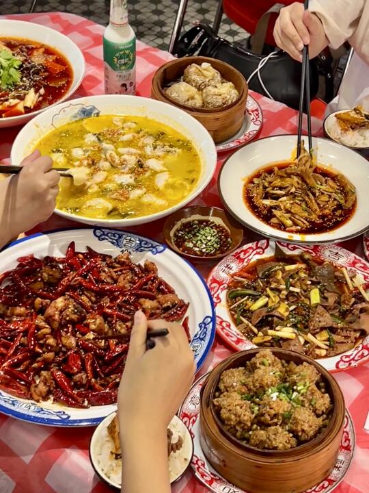 成都🔥这一口吃到的满是烟火气 我真的。。。