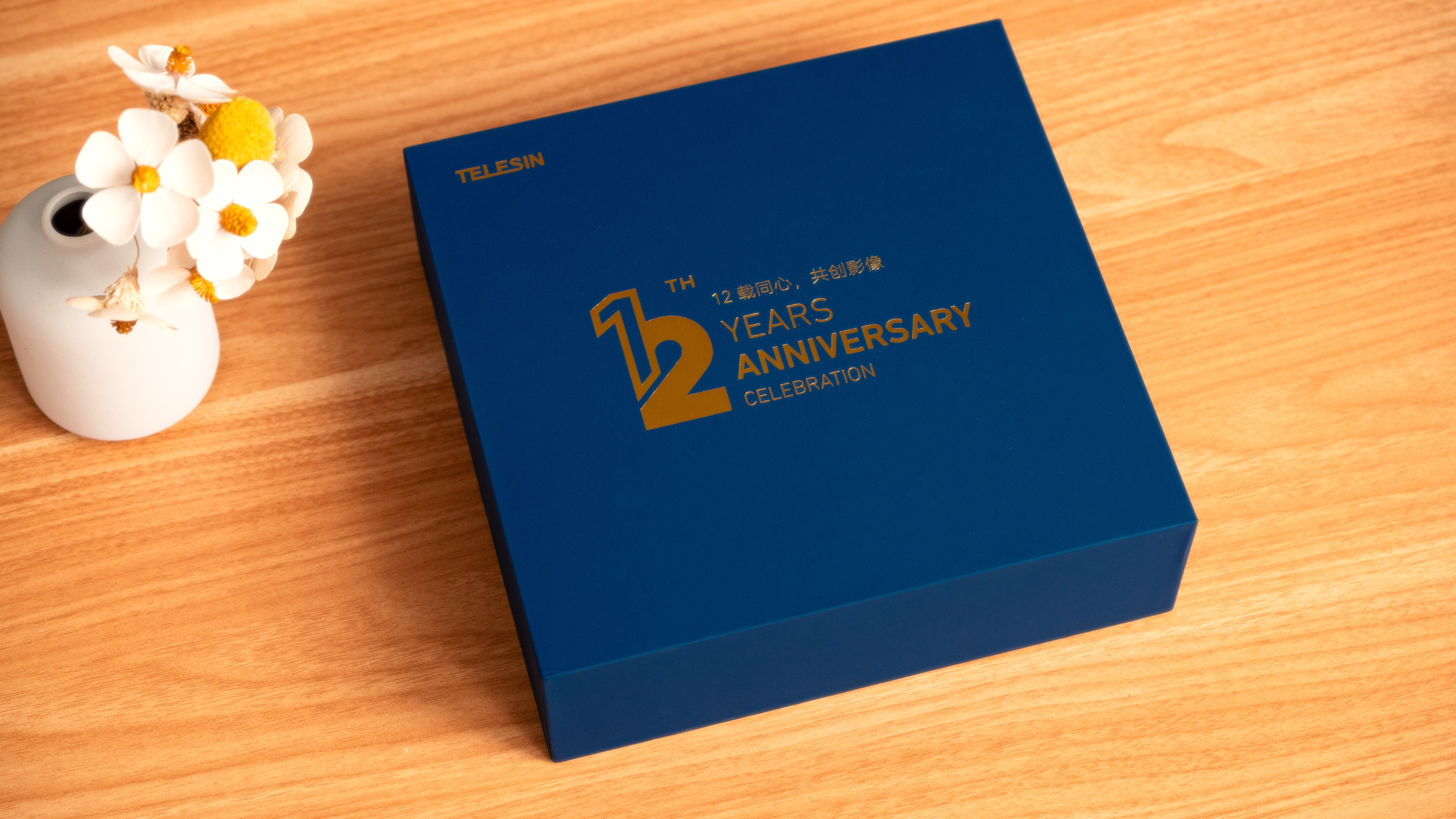 泰迅是有东西的，收到了他们家的12周年礼盒，有款利用苹果的磁吸生态做的趣拍乐磁吸