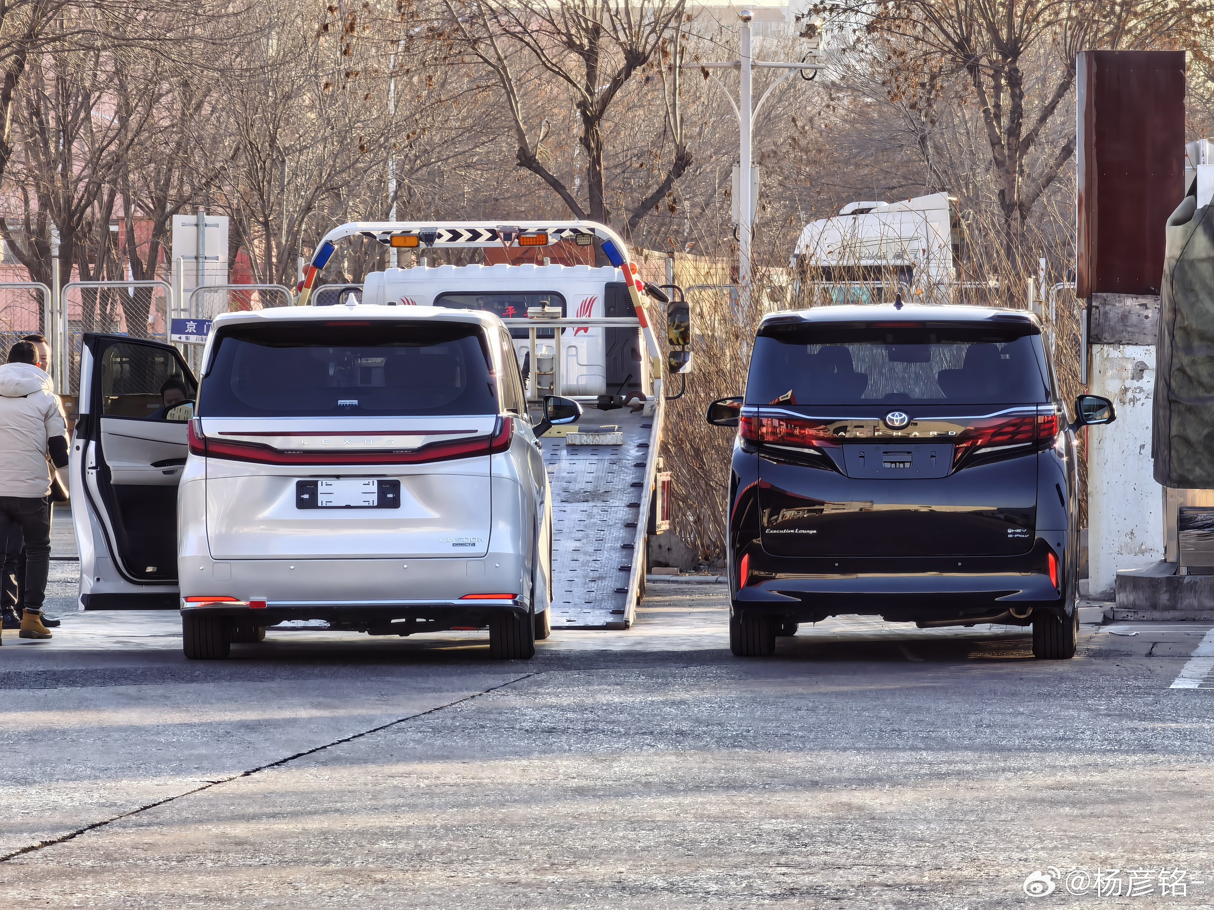 上个月保税区平行进口车开票量大概800台左右主要车型是酷路泽、埃尔法、吉姆尼这数