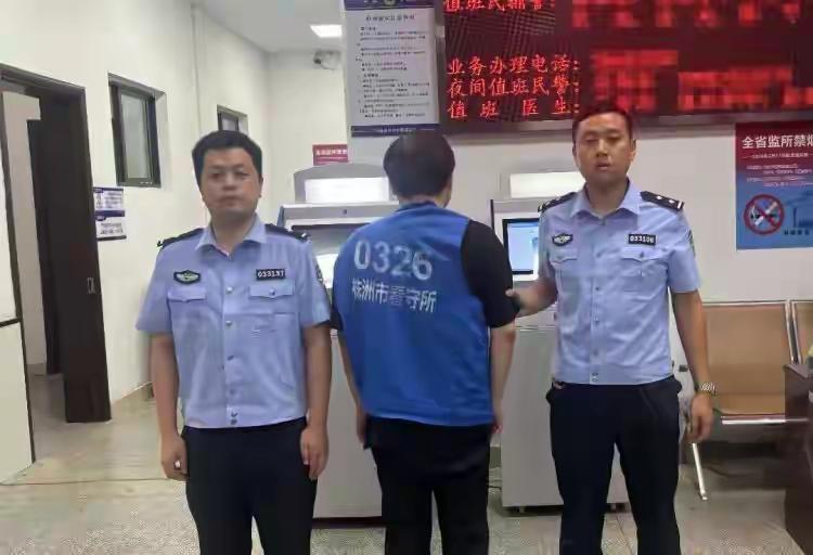 男子偷空调外机嫌太重临时丢弃，发现赃物没了竟报警求助，民警顺藤摸瓜破获连环盗窃案