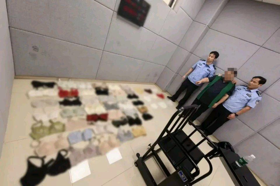 常德一男子因“特殊癖好”被刑拘，现场查获60余件女士内衣据了解，该男子平日里看似